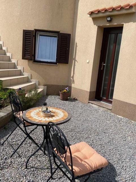 Studio Apartment Lu Rupa Bagian luar foto